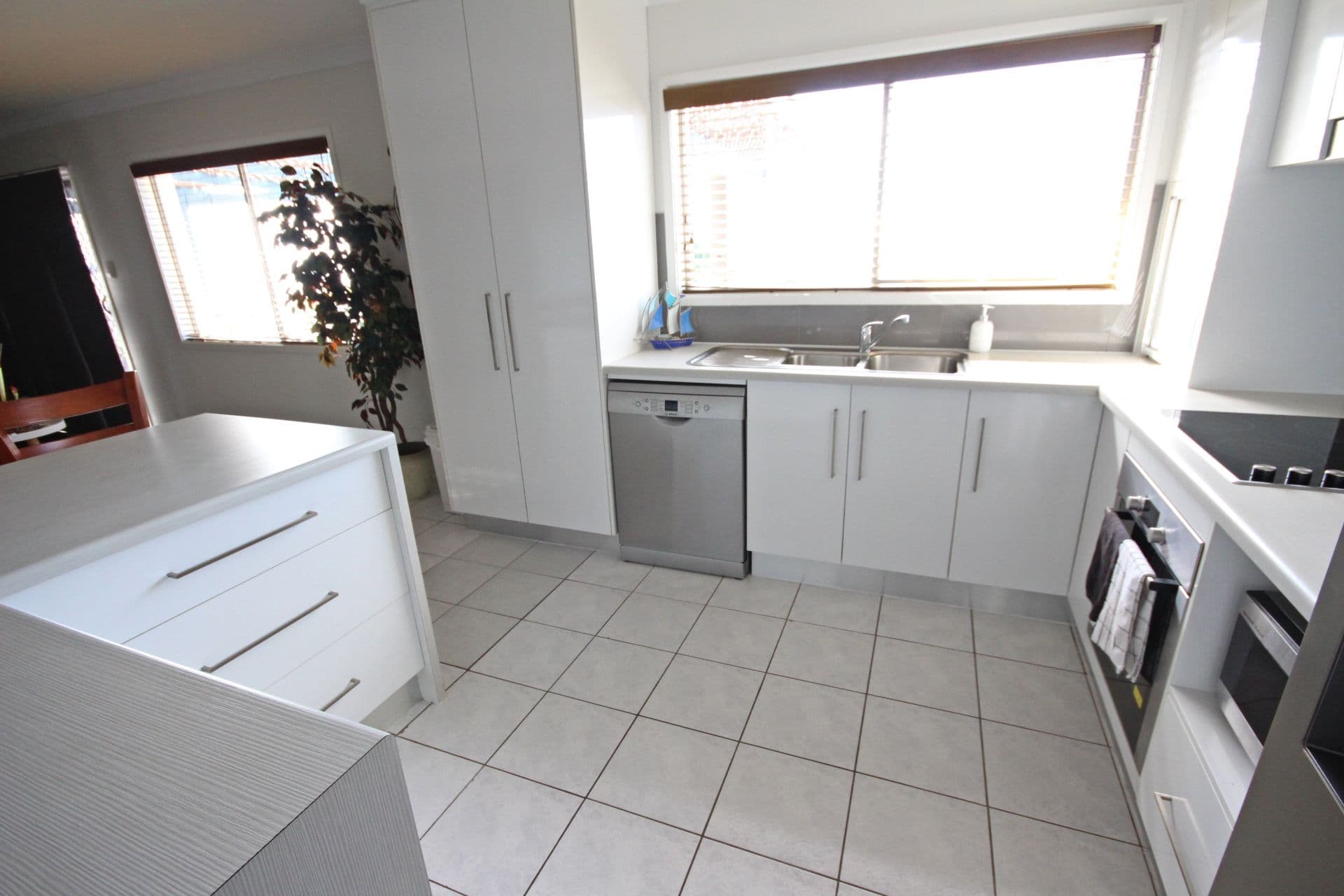 10 Captain Blackwood Drive, Sarina Beach QLD 4737, Sarina Beach - Thumbnail 4