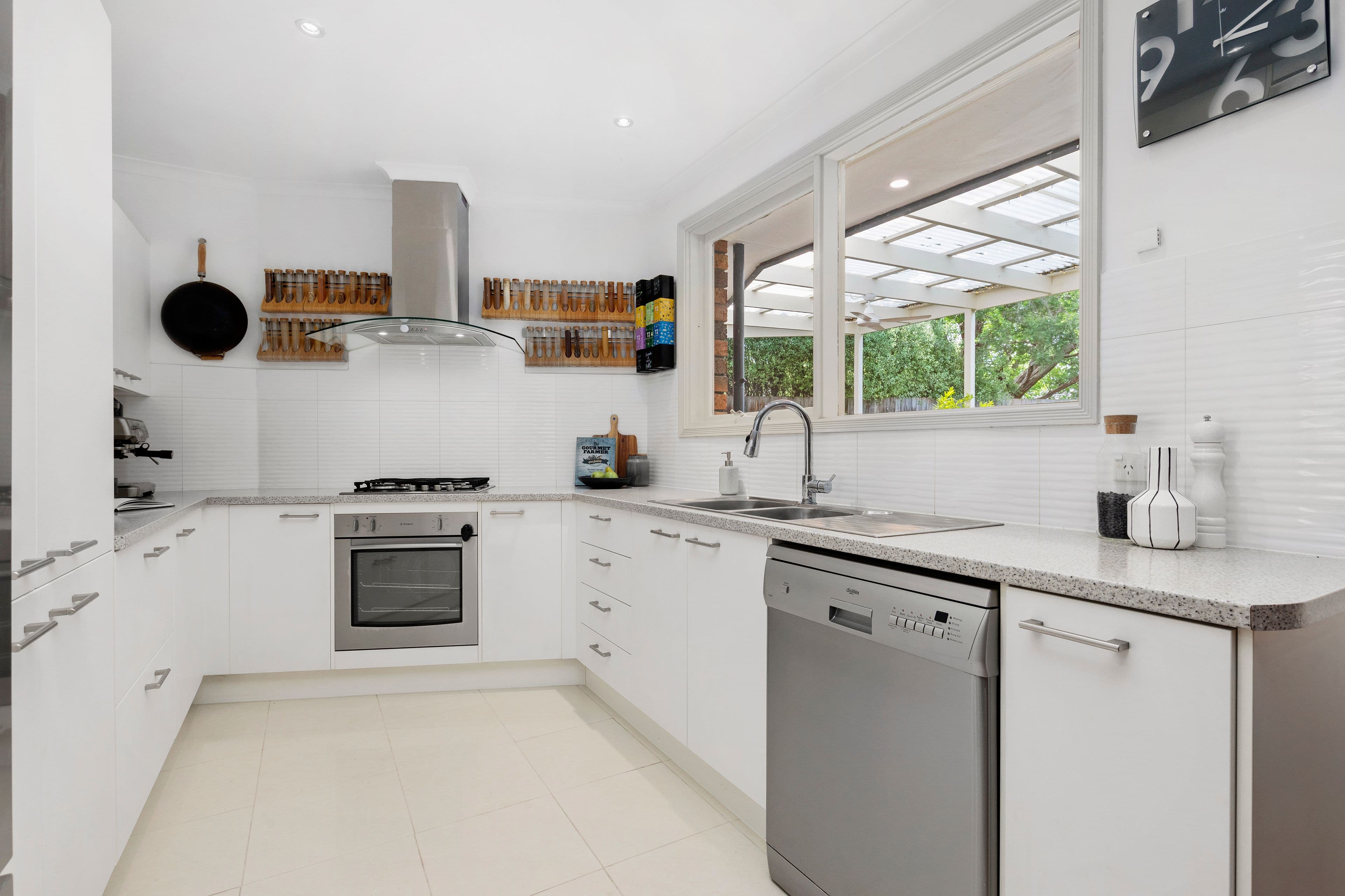 5 Snowdon Drive, Cheltenham VIC 3192, Cheltenham - Thumbnail 4