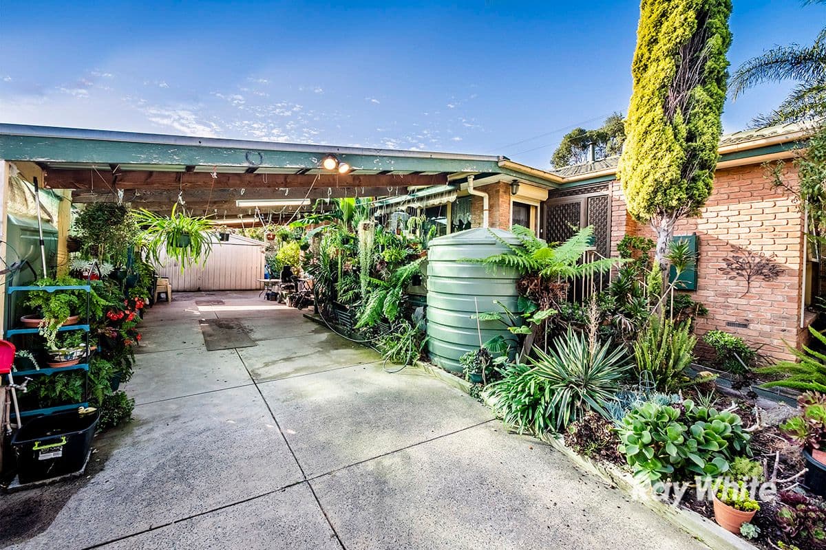 1 Endeavour Drive, Cranbourne North VIC 3977, Cranbourne North - Thumbnail 2
