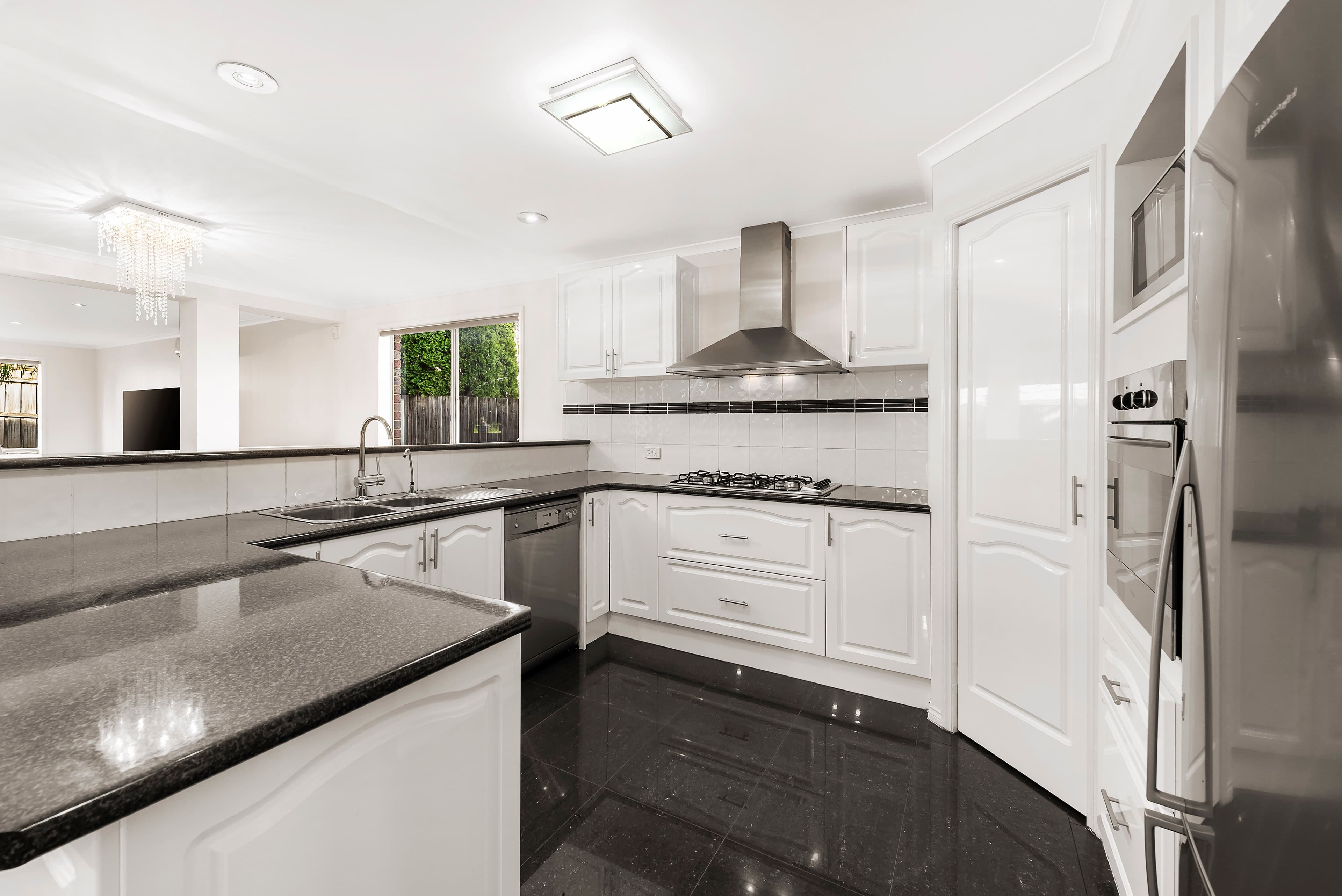 9 Ian Court, Rowville VIC 3178, Rowville - Thumbnail 2