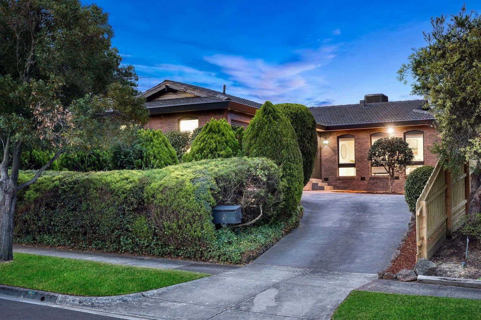 3 Ealing Court, Glen Waverley VIC 3150, Glen Waverley - Thumbnail 2