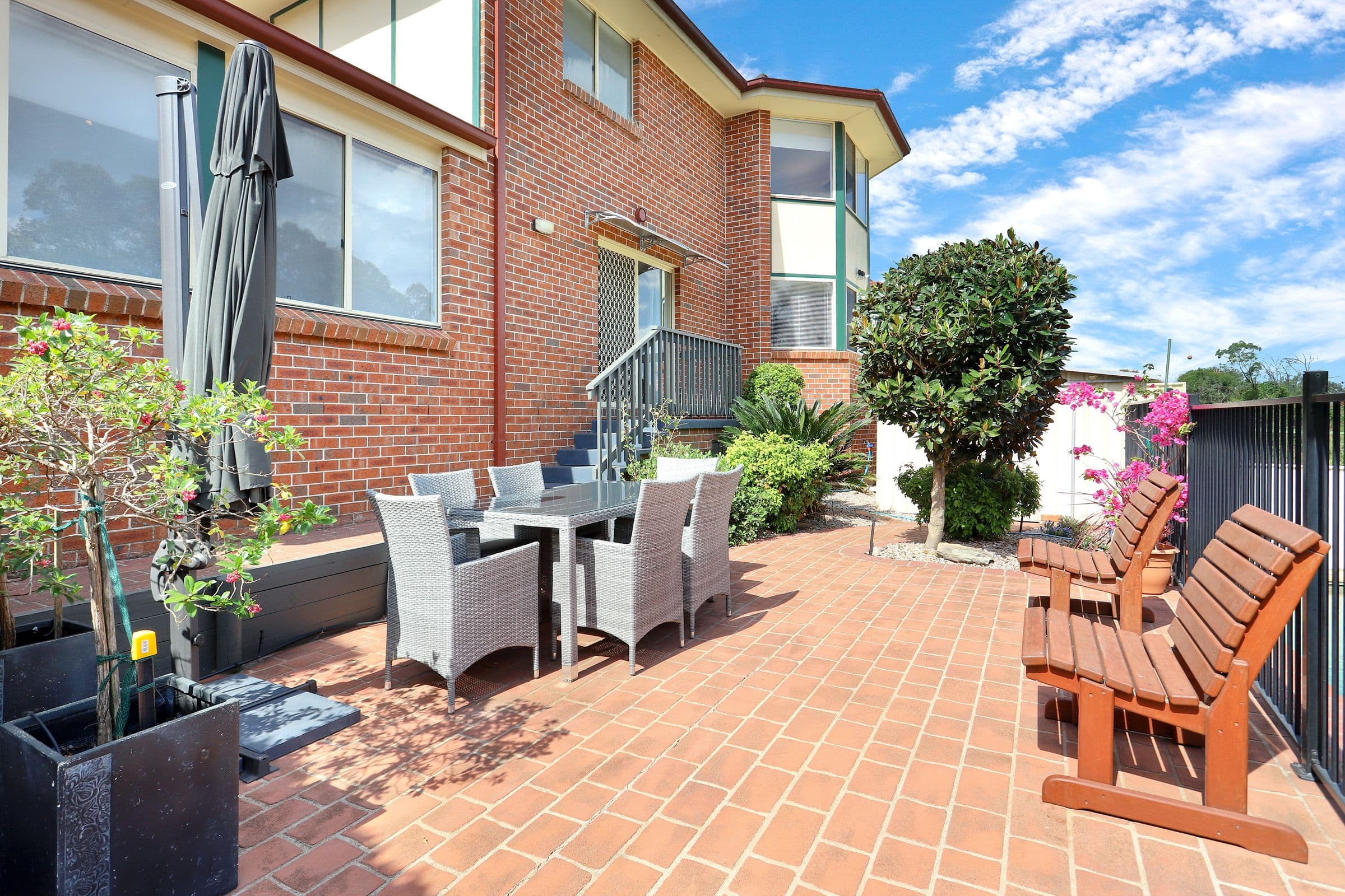 19 Tollgate Crescent, Windsor - Thumbnail 2
