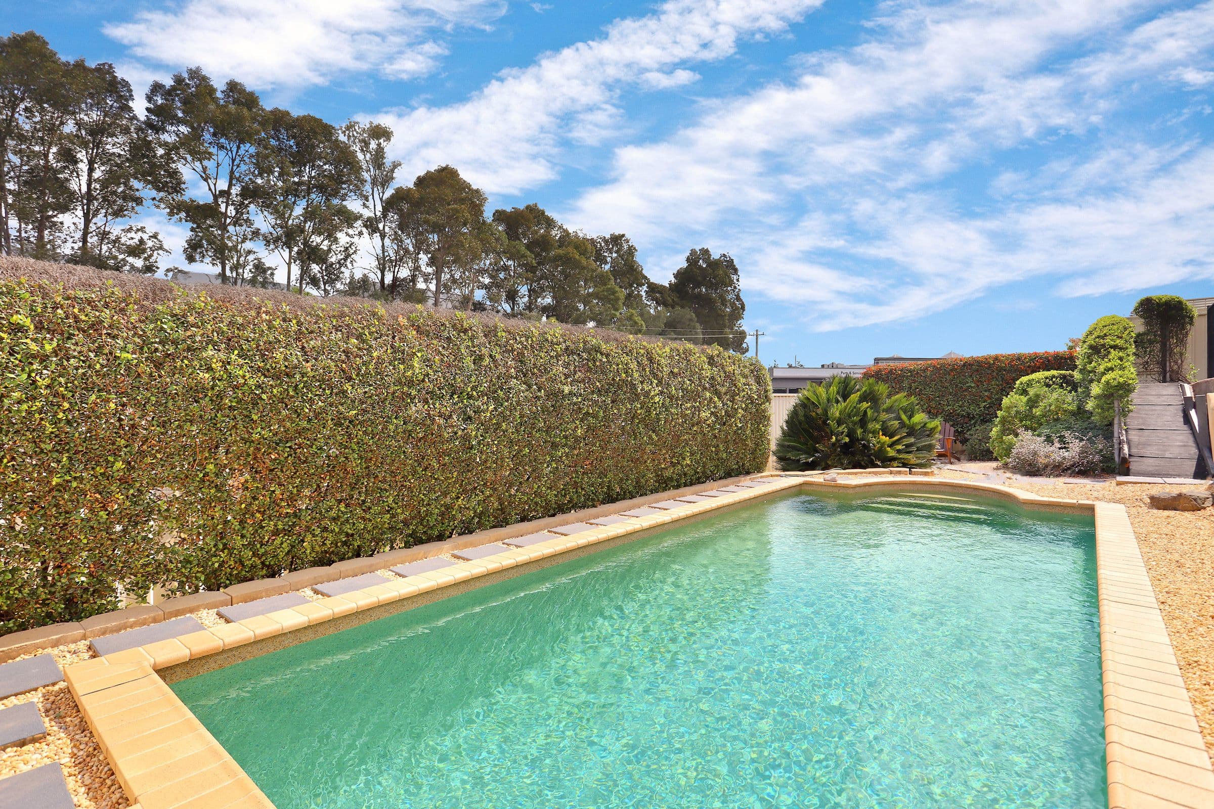 19 Tollgate Crescent, Windsor - Thumbnail 3