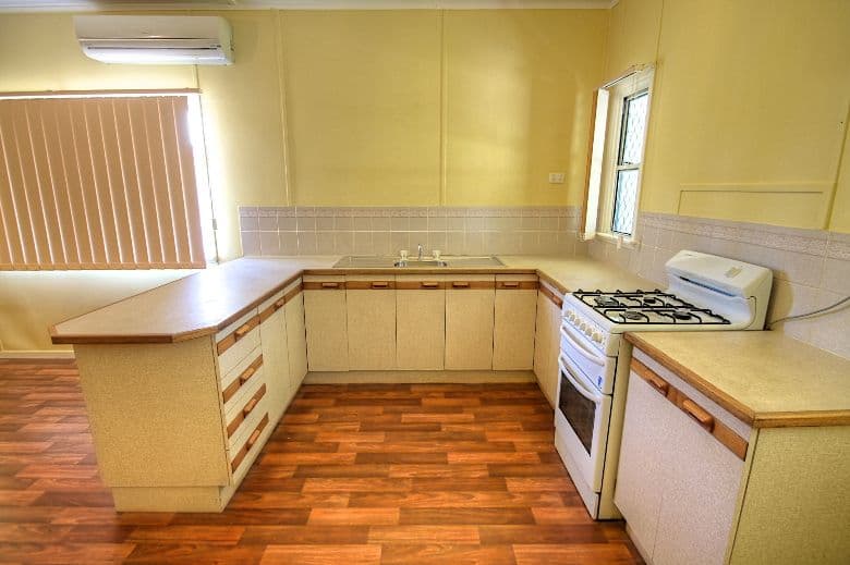 31 Coleman Street, LEICHHARDT QLD 4305, Leichhardt - Thumbnail 2