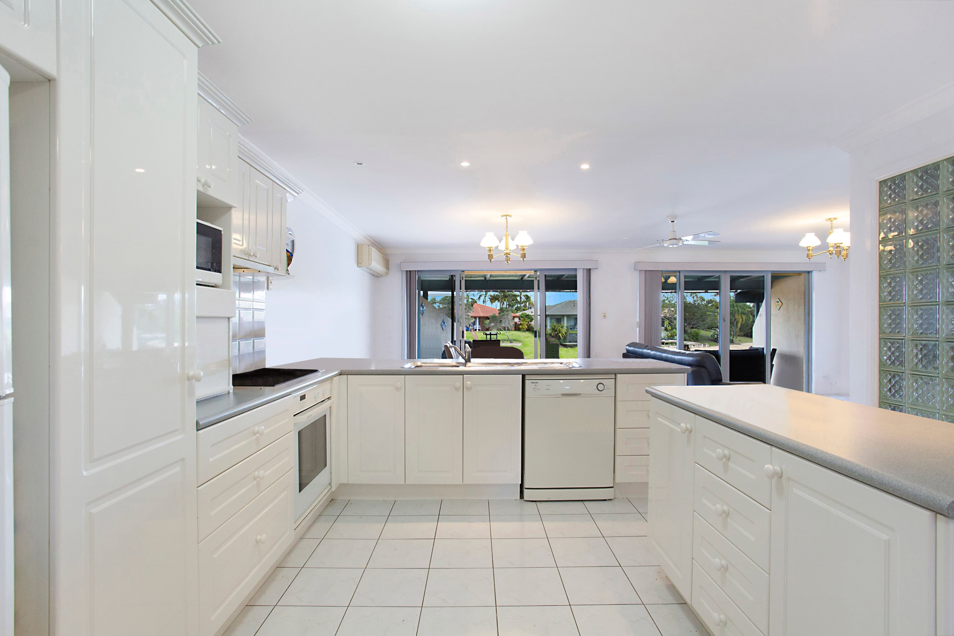 8 'Villa Floridia' 8 Dunlop Court, MERMAID WATERS QLD 4218, Mermaid Waters - Thumbnail 8