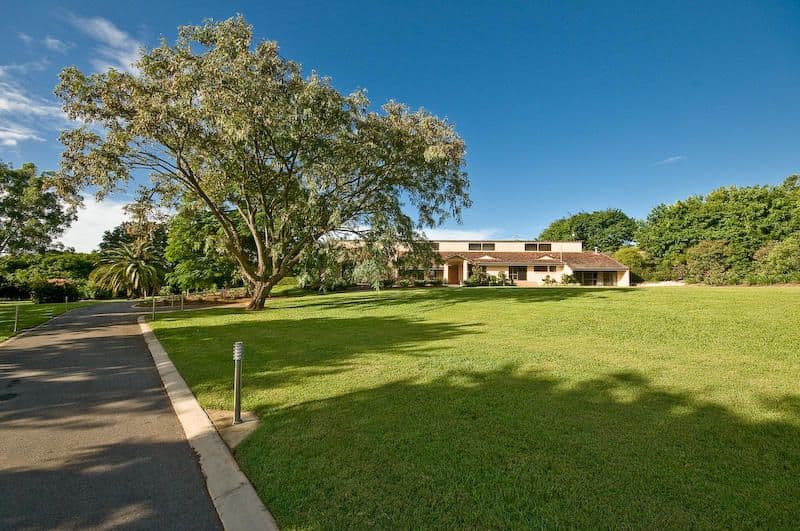 2073 Roghan Road, BRIDGEMAN DOWNS QLD 4035, Bridgeman Downs - Thumbnail 2