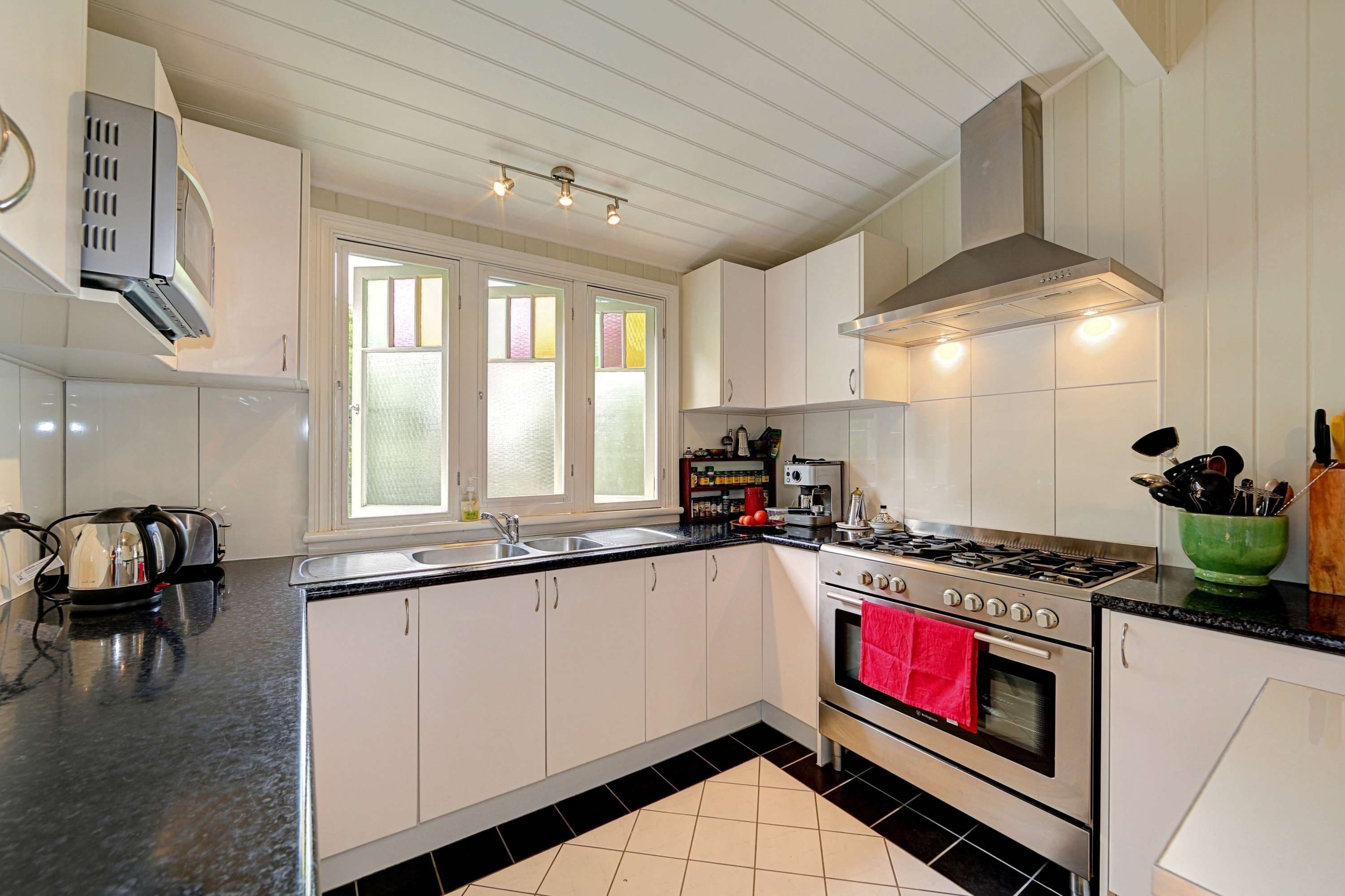 8 Rowland Street, BUNDABERG SOUTH QLD 4670, Bundaberg South - Thumbnail 8