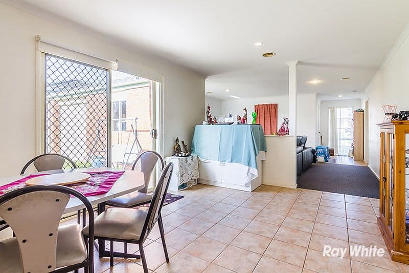 8 Nyarrin Place, Cranbourne West VIC 3977, Cranbourne West - Thumbnail 5