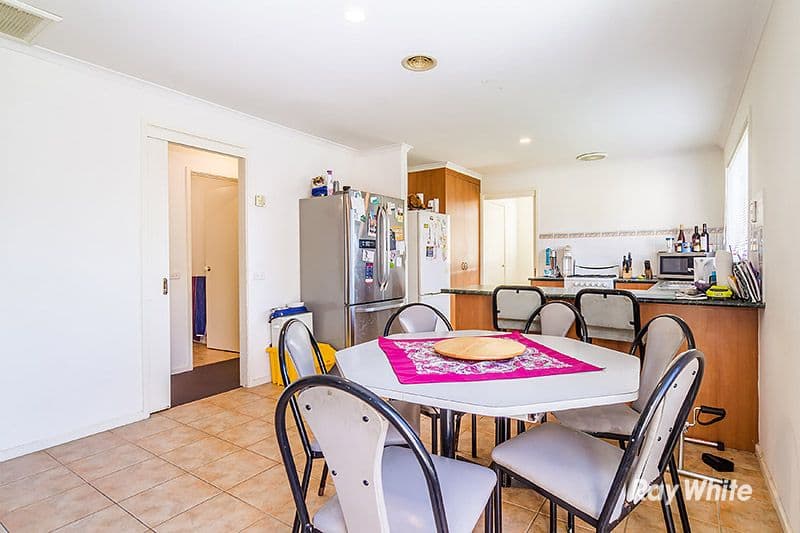 8 Nyarrin Place, Cranbourne West VIC 3977, Cranbourne West - Thumbnail 6