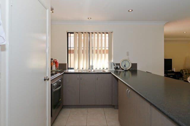 7A Hazlett Way, CANNING VALE WA 6155, Canning Vale - Thumbnail 2