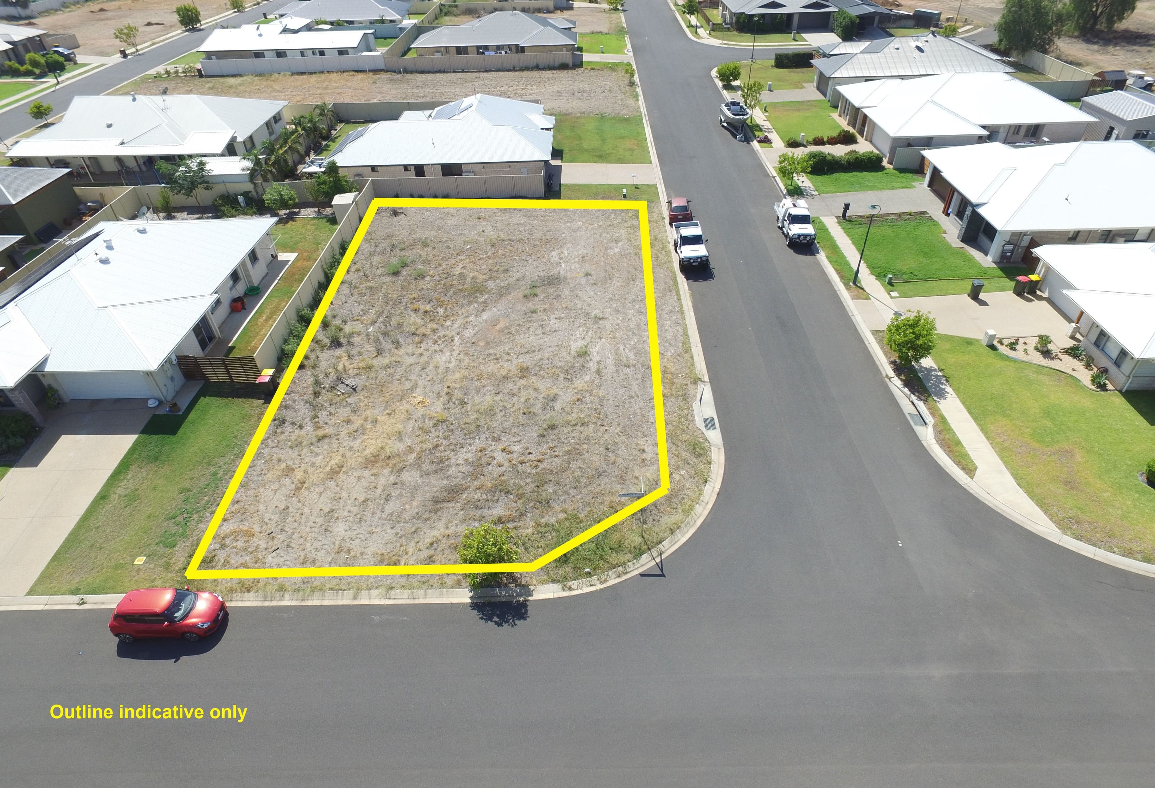 76 Canterbury Road, Emerald QLD 4720, Emerald - Thumbnail 2