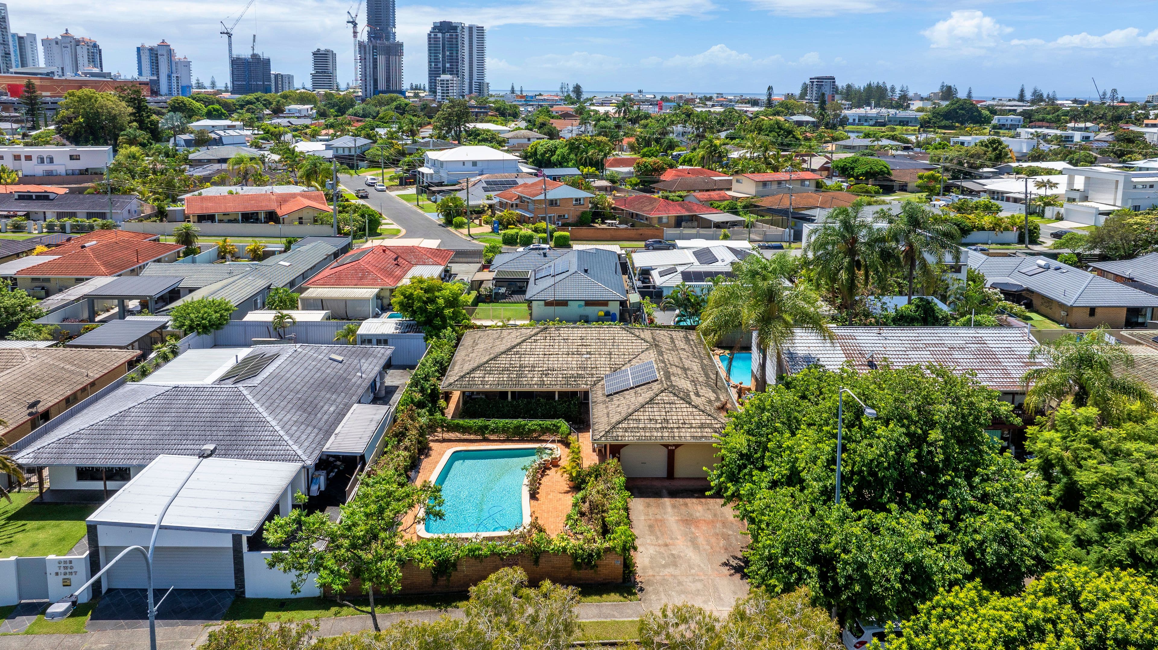 130 Sunshine Boulevard, Mermaid Waters QLD 4218, Mermaid Waters - Thumbnail 2