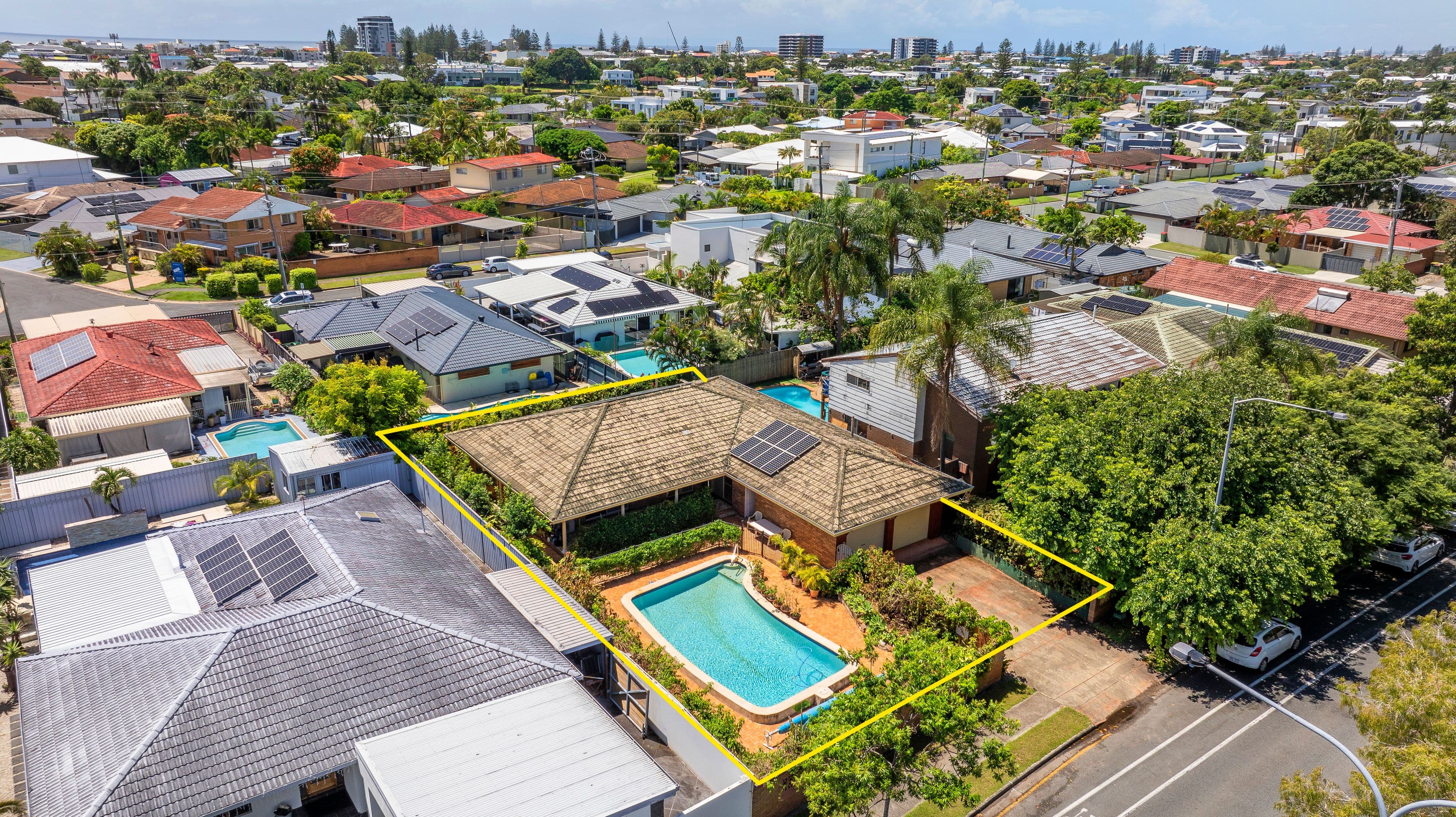 130 Sunshine Boulevard, Mermaid Waters QLD 4218, Mermaid Waters - Thumbnail 3