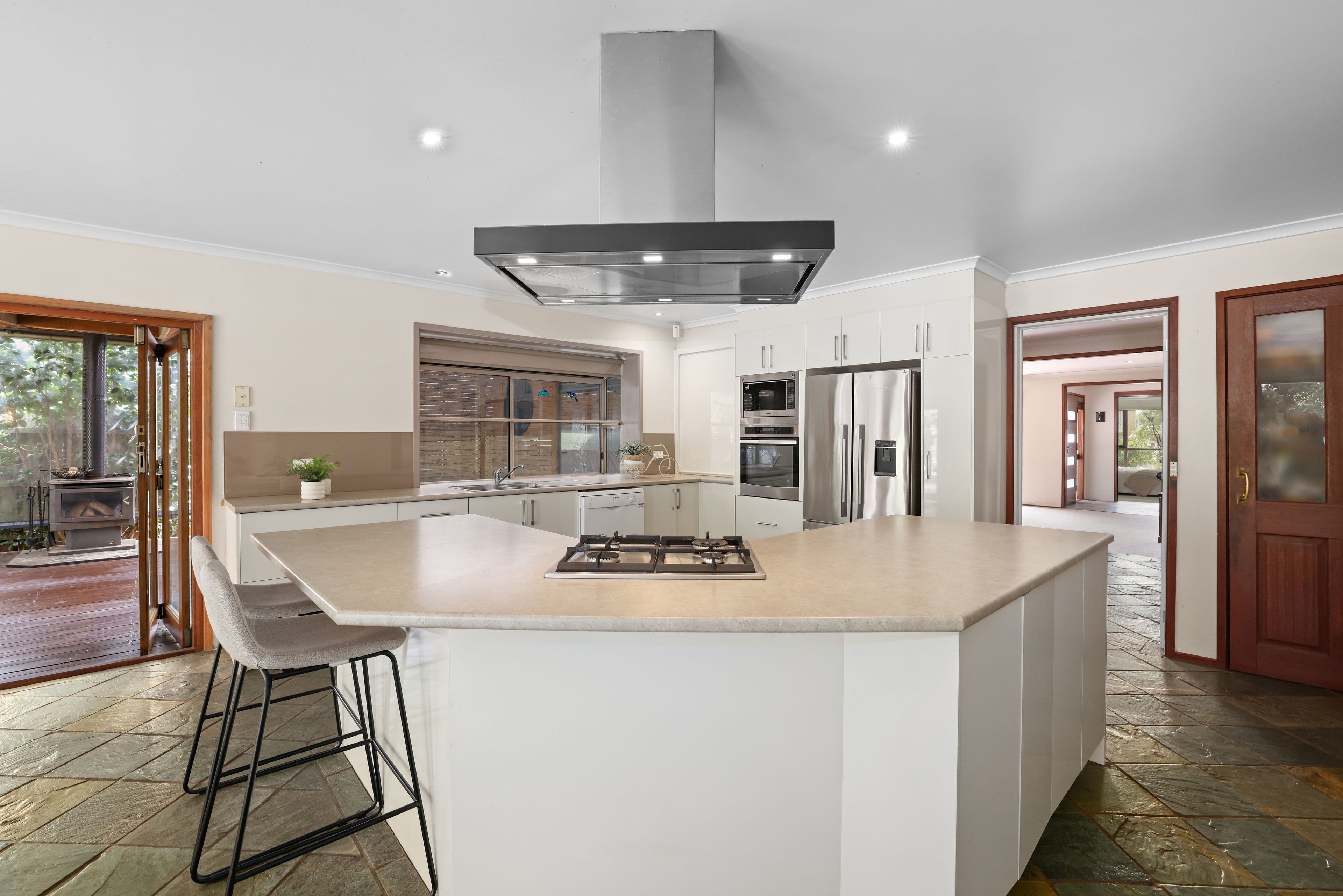 12 Witken Avenue, Wantirna South VIC 3152, Wantirna South - Thumbnail 4