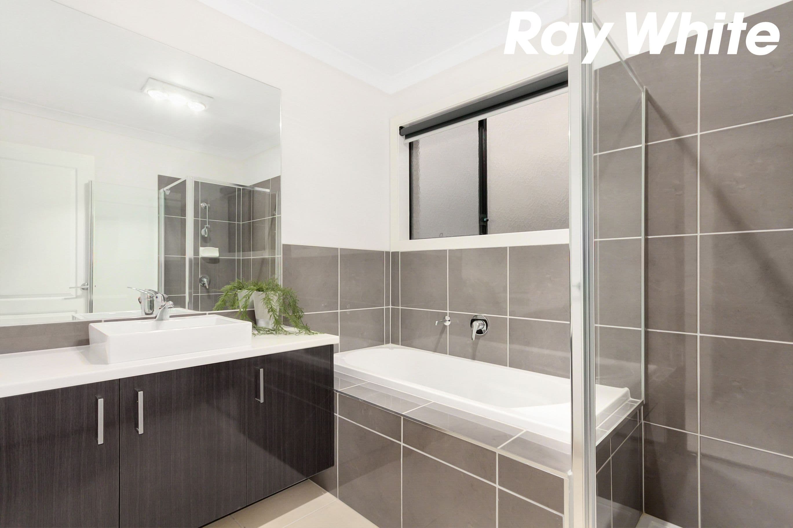 15 Cascade Way, Pakenham VIC 3810, Pakenham - Thumbnail 3