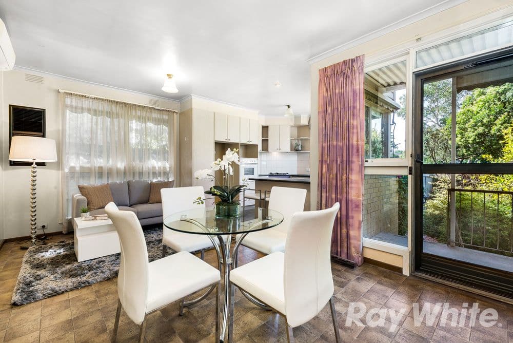 25 Eastleigh Drive, Glen Waverley VIC 3150, Glen Waverley - Thumbnail 2