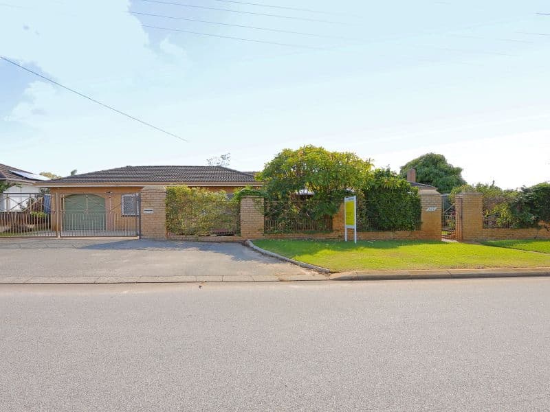 363 Fulham Street, Cloverdale WA 6105, Cloverdale - Thumbnail 3