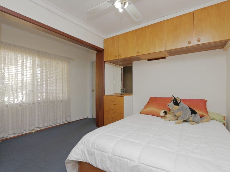 363 Fulham Street, Cloverdale WA 6105, Cloverdale - Thumbnail 4