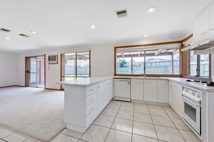 10 Oakdene Court, Rowville VIC 3178, Rowville - Thumbnail 2