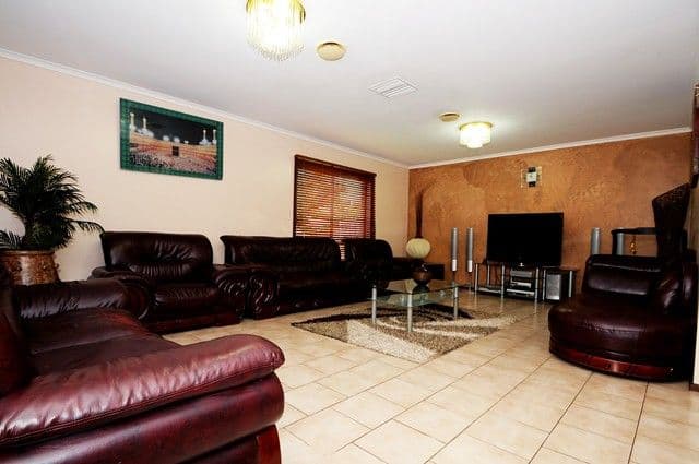 76 Virgilia Drive, HOPPERS CROSSING VIC 3029, Hoppers Crossing - Thumbnail 4