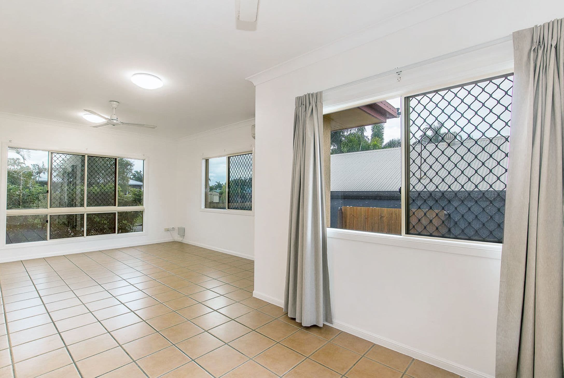 2 Saint Pauls Court, Mount Louisa QLD 4814, Mount Louisa - Thumbnail 2