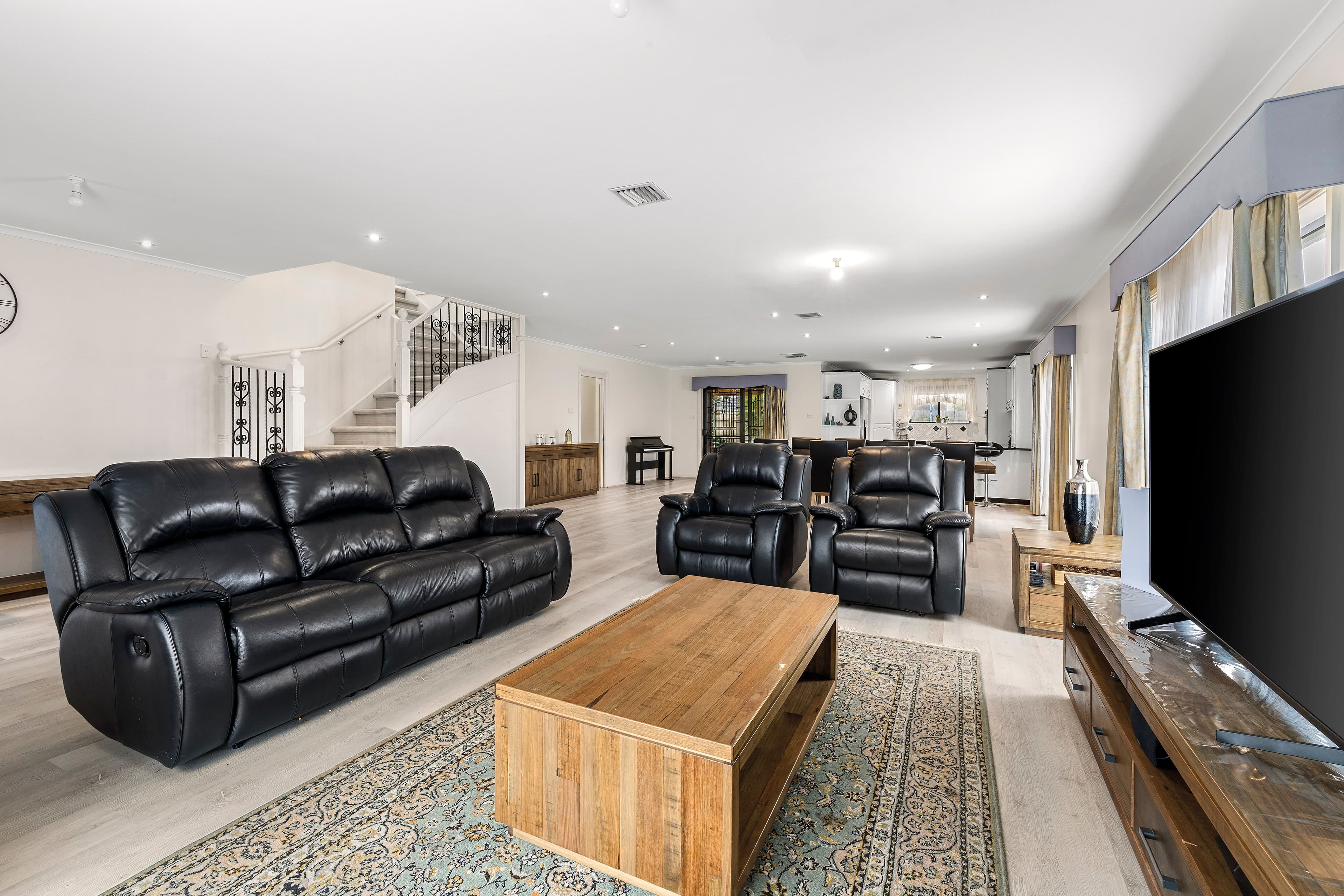 8 Mount Court, Mill Park VIC 3082, Mill Park - Thumbnail 2