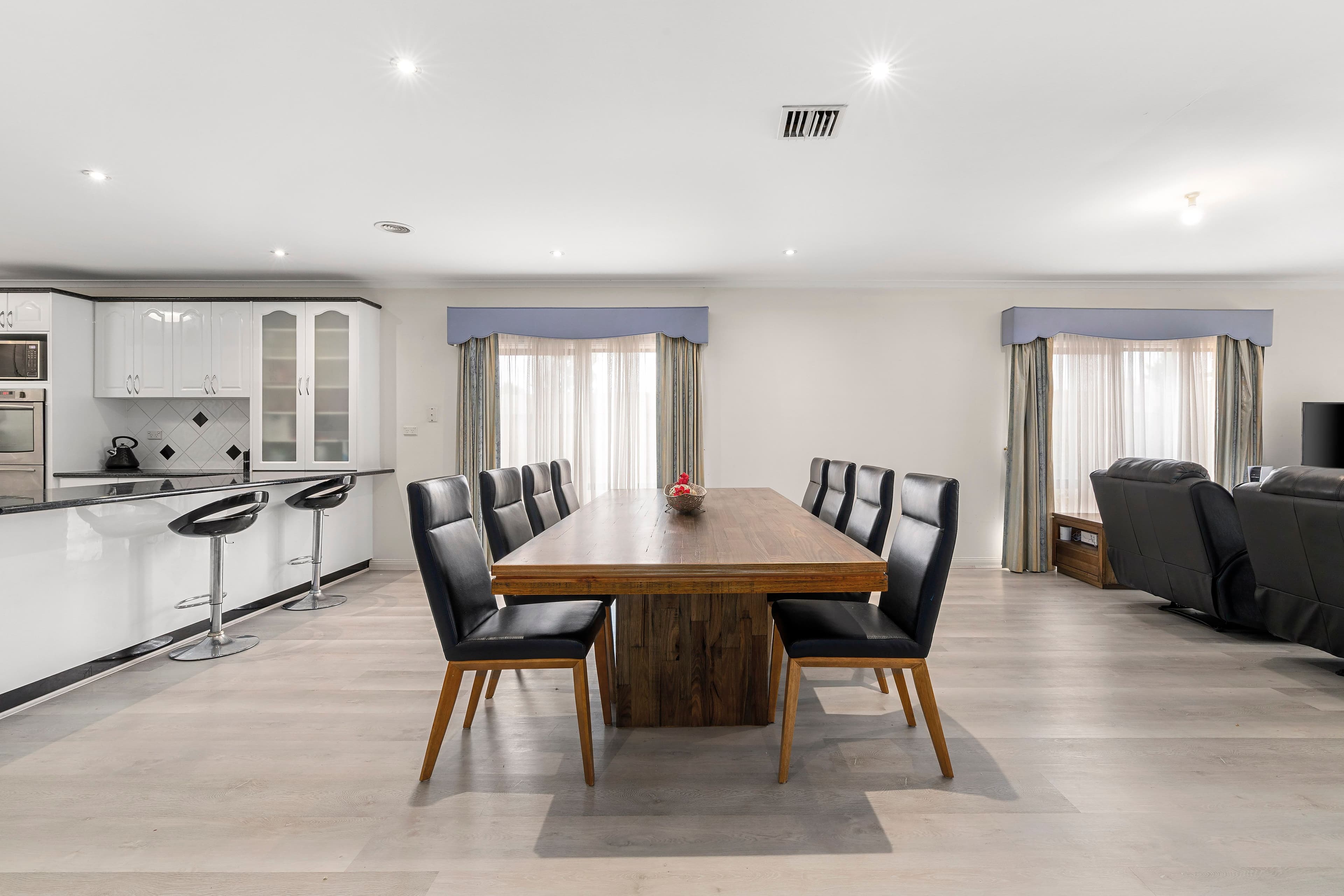 8 Mount Court, Mill Park VIC 3082, Mill Park - Thumbnail 3