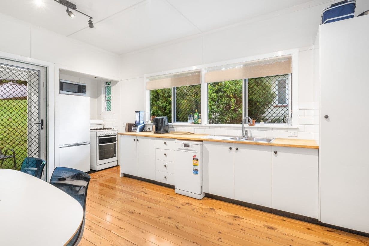 11 Armfield Street, Stafford QLD 4053, Stafford - Thumbnail 8