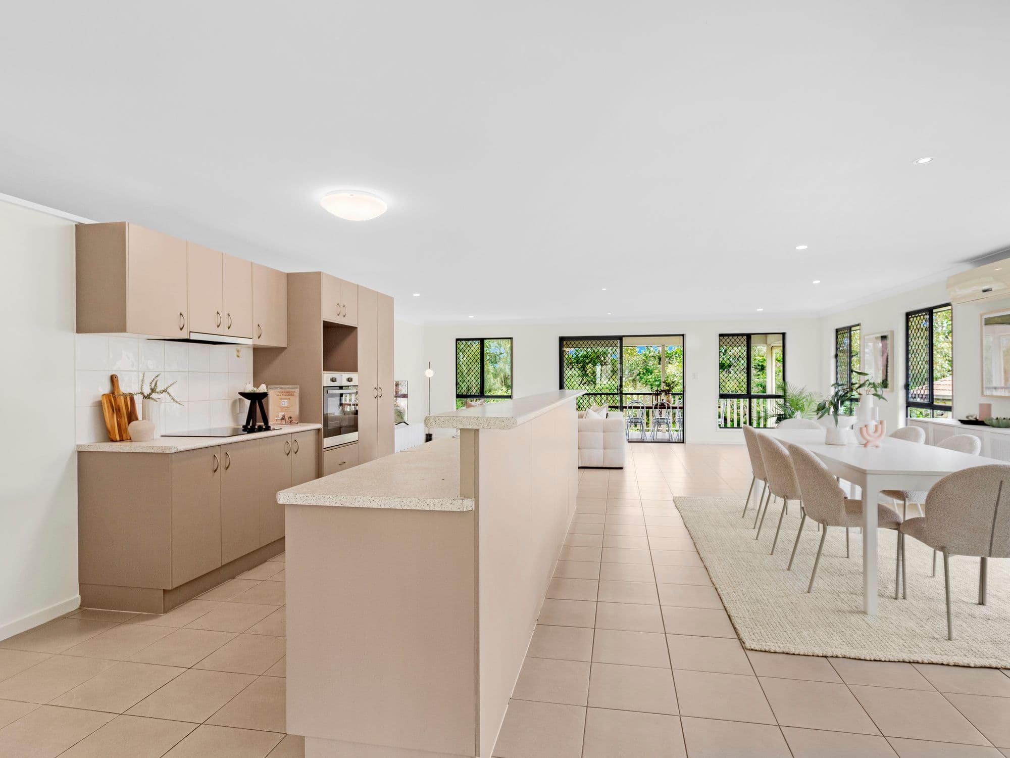 7 Tralee Court, Carrara QLD 4211, Carrara - Thumbnail 2