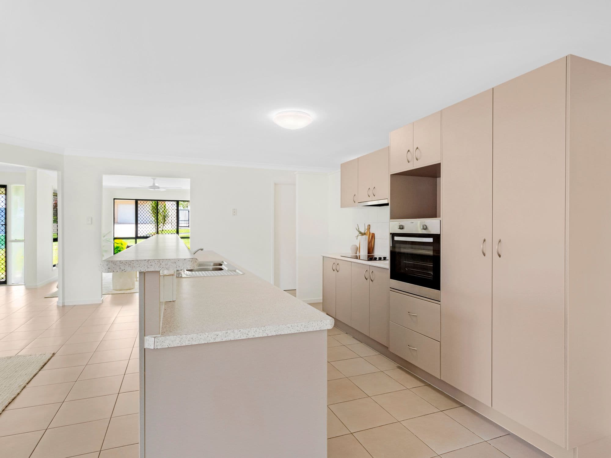 7 Tralee Court, Carrara QLD 4211, Carrara - Thumbnail 4