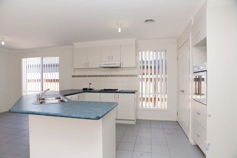 15 Cassowary Road, SOUTH MORANG VIC 3752, South Morang - Thumbnail 2
