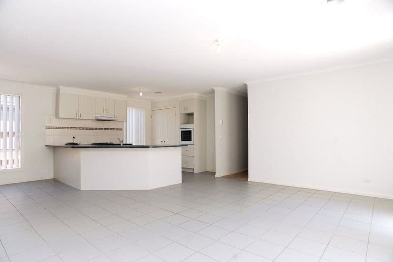 15 Cassowary Road, SOUTH MORANG VIC 3752, South Morang - Thumbnail 4