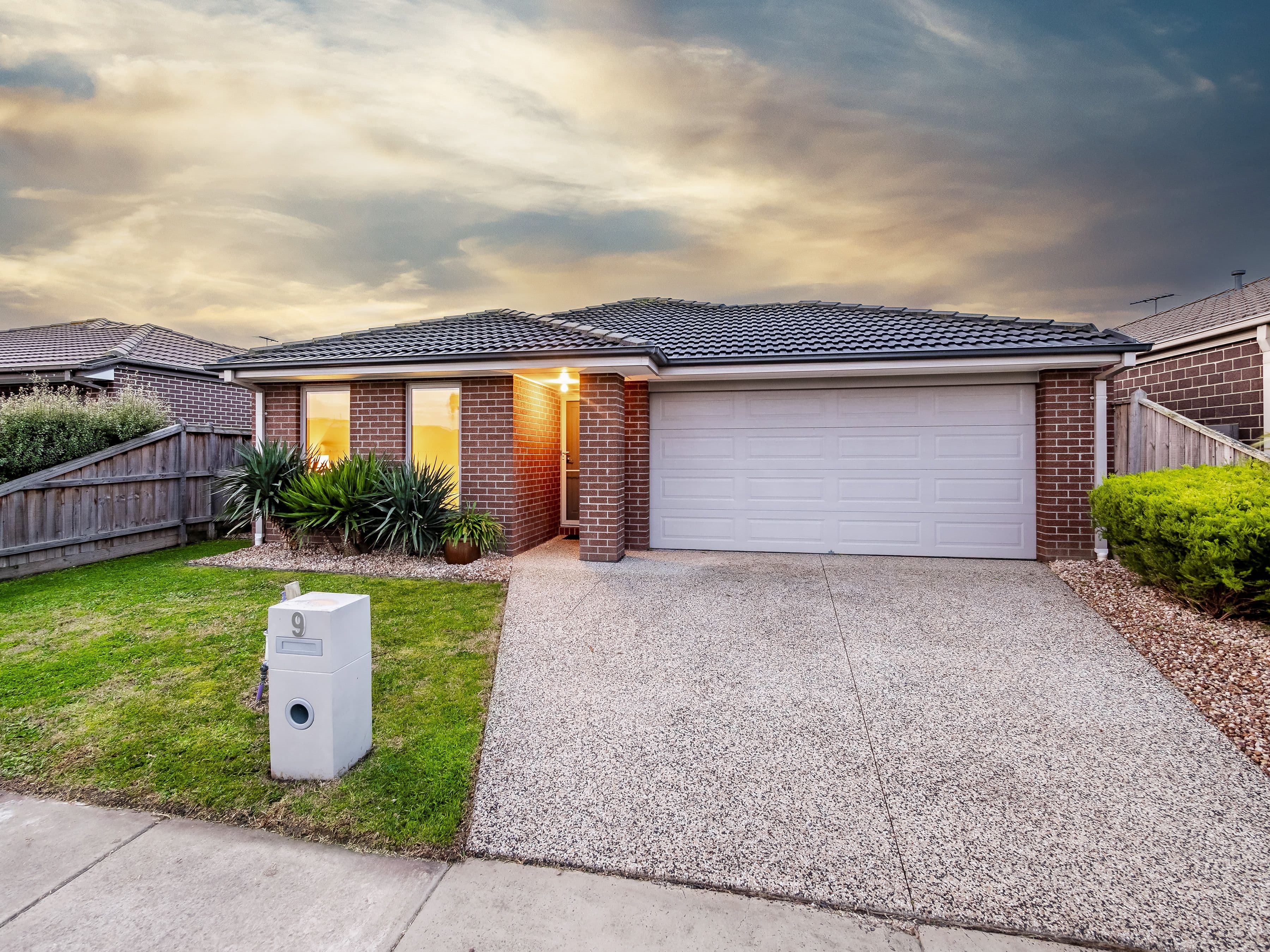 9 Naas Road, Clyde North VIC 3978, Clyde North - Thumbnail 4