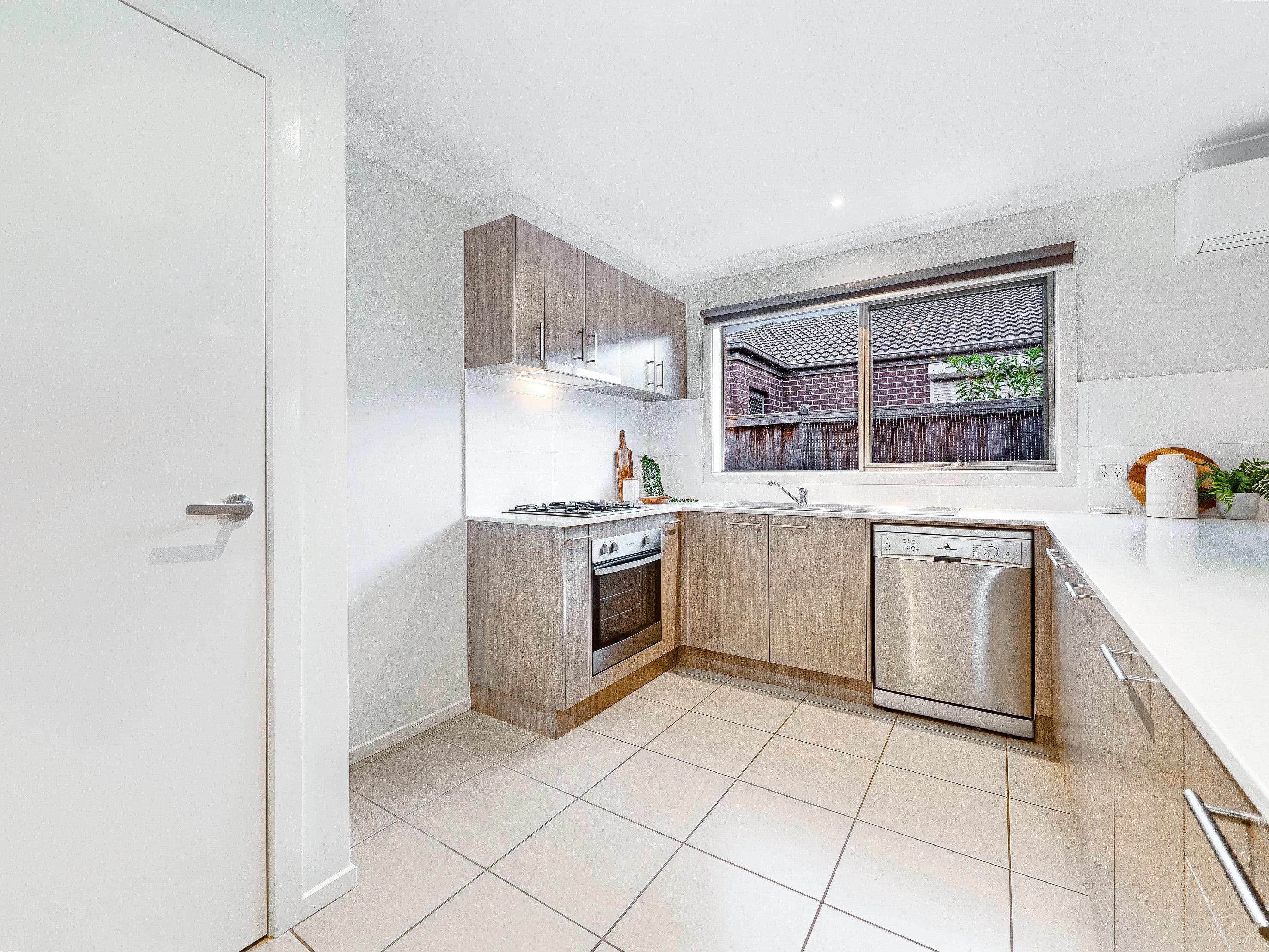 9 Naas Road, Clyde North VIC 3978, Clyde North - Thumbnail 7