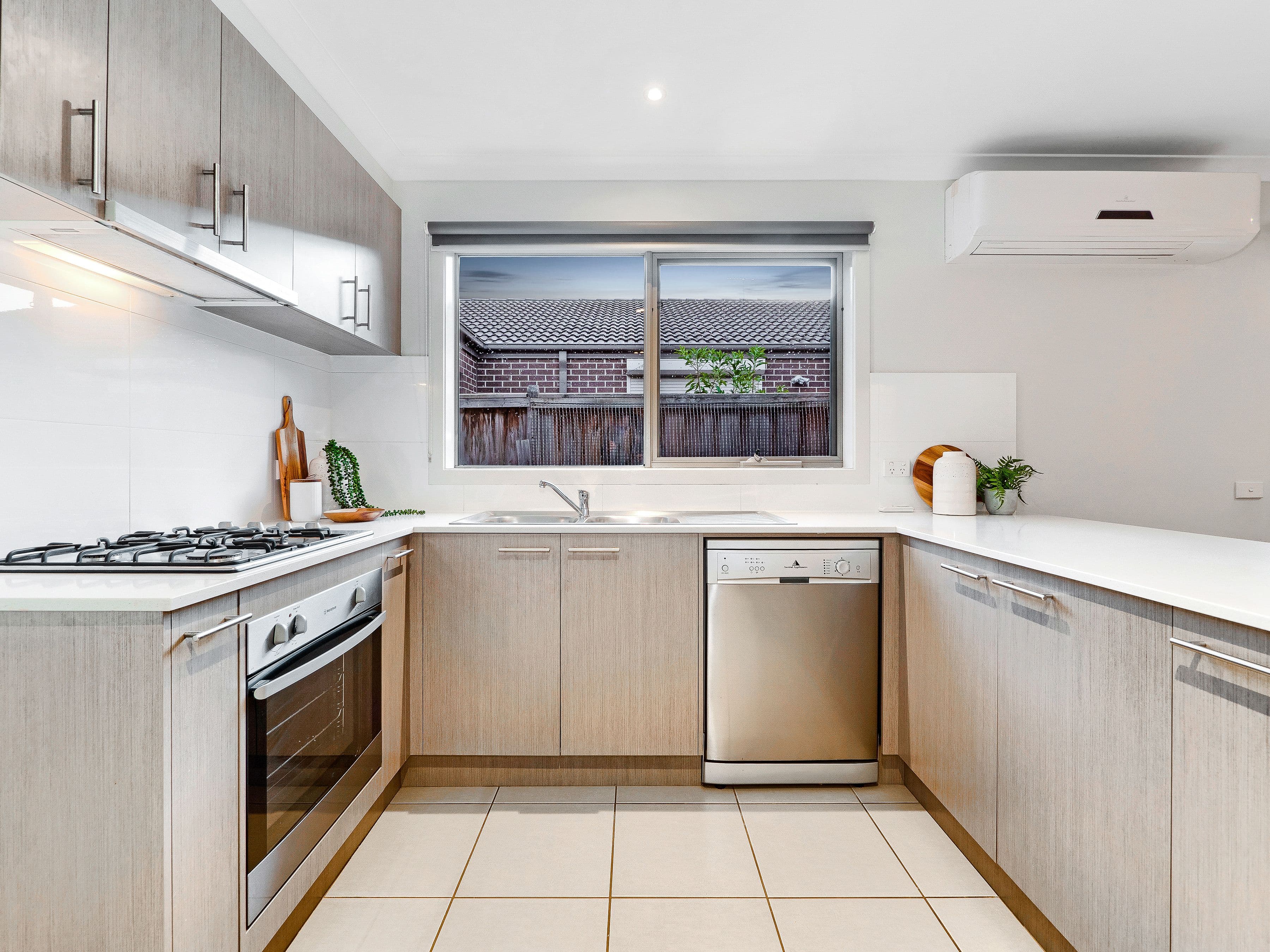 9 Naas Road, Clyde North VIC 3978, Clyde North - Thumbnail 8