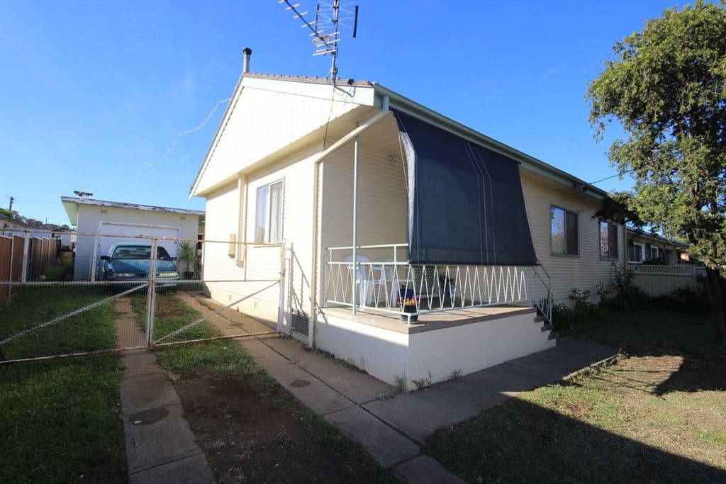 11 John Street, TAMWORTH NSW 2340, Tamworth - Image 1