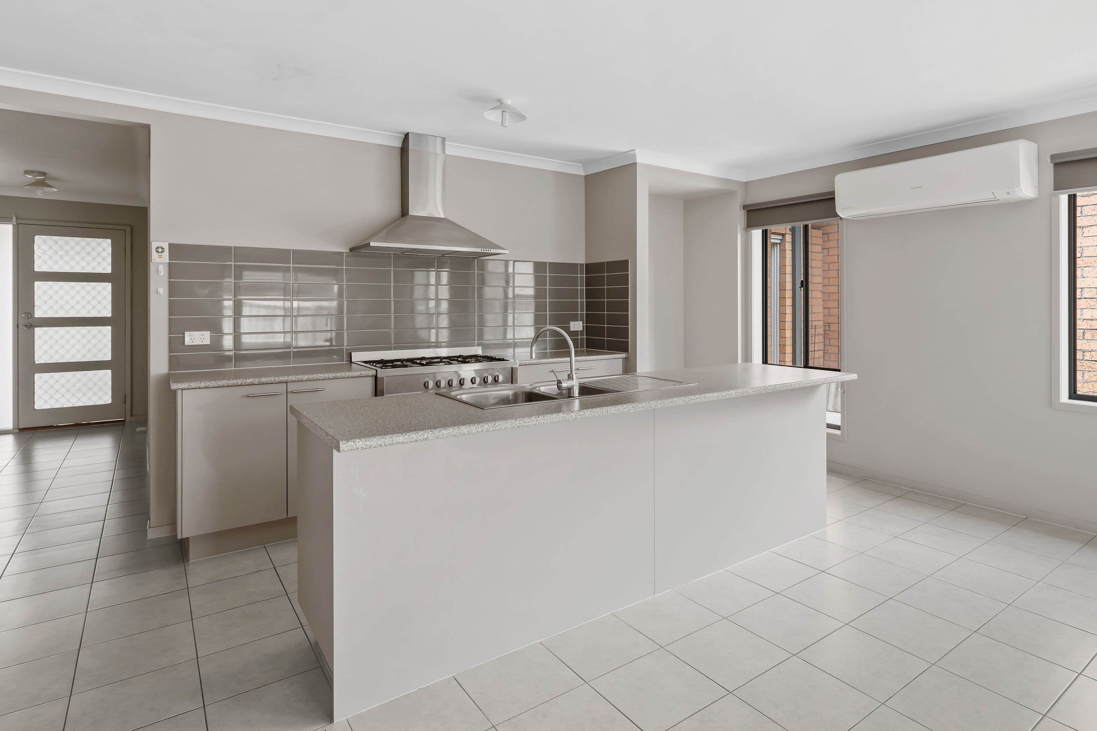 28 Beresford Road, Wollert VIC 3750, Wollert - Thumbnail 2