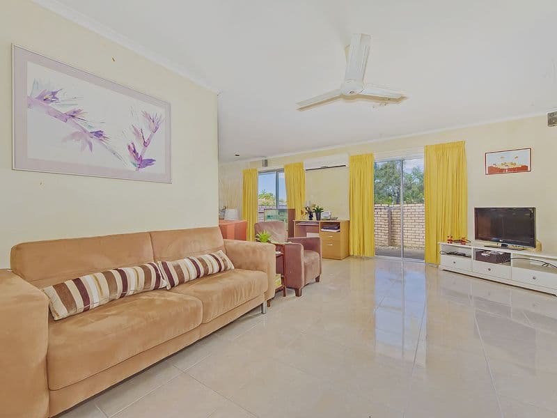 9 Dunbarton Avenue, SORRENTO QLD 4217, Sorrento - Thumbnail 3