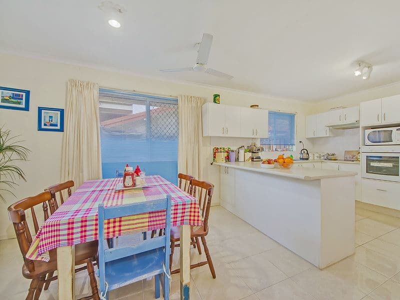9 Dunbarton Avenue, SORRENTO QLD 4217, Sorrento - Thumbnail 4