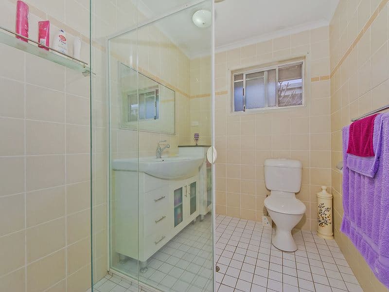 9 Dunbarton Avenue, SORRENTO QLD 4217, Sorrento - Thumbnail 6