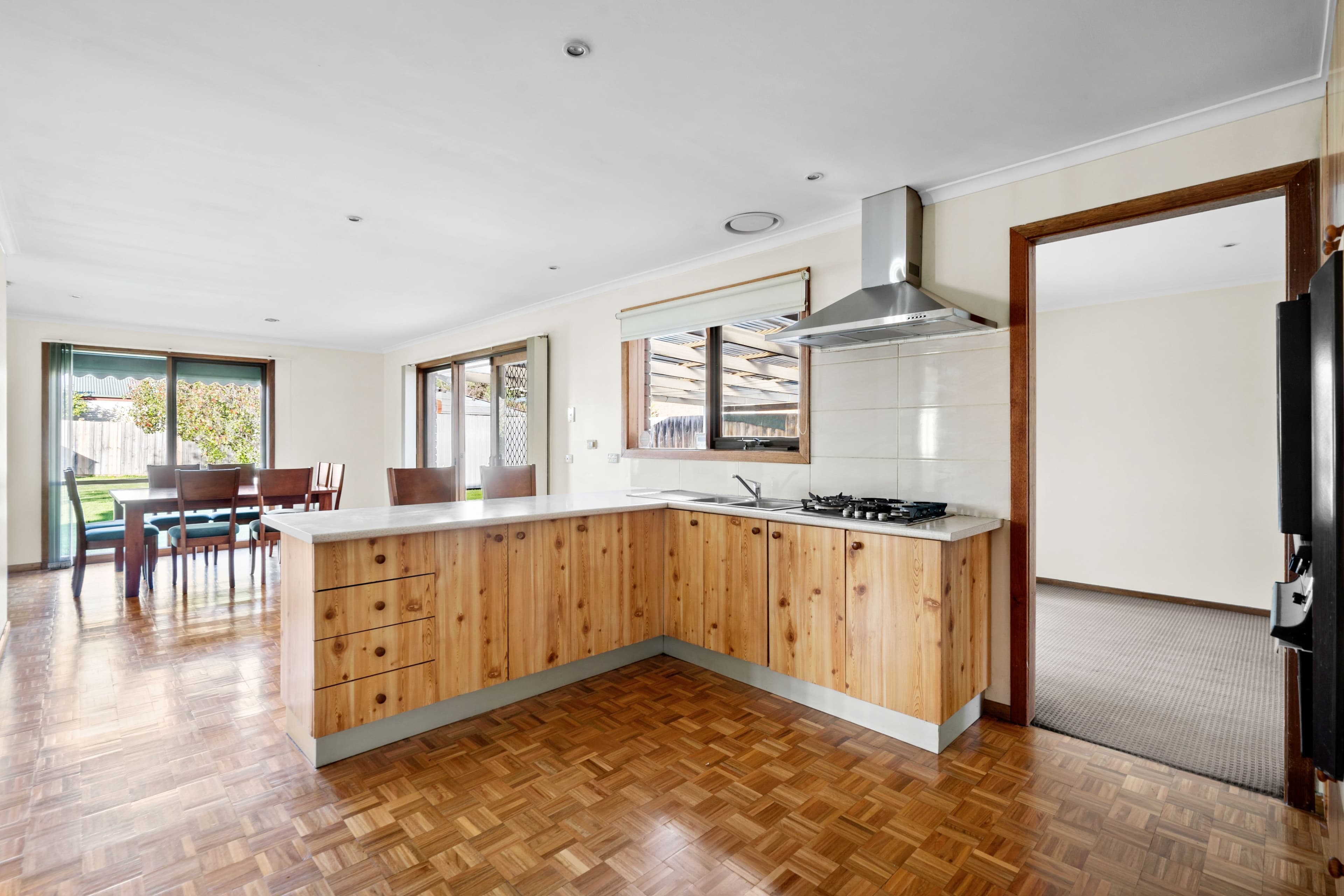 28 Oakdene Grove South, Altona Meadows VIC 3028, Altona Meadows - Thumbnail 3