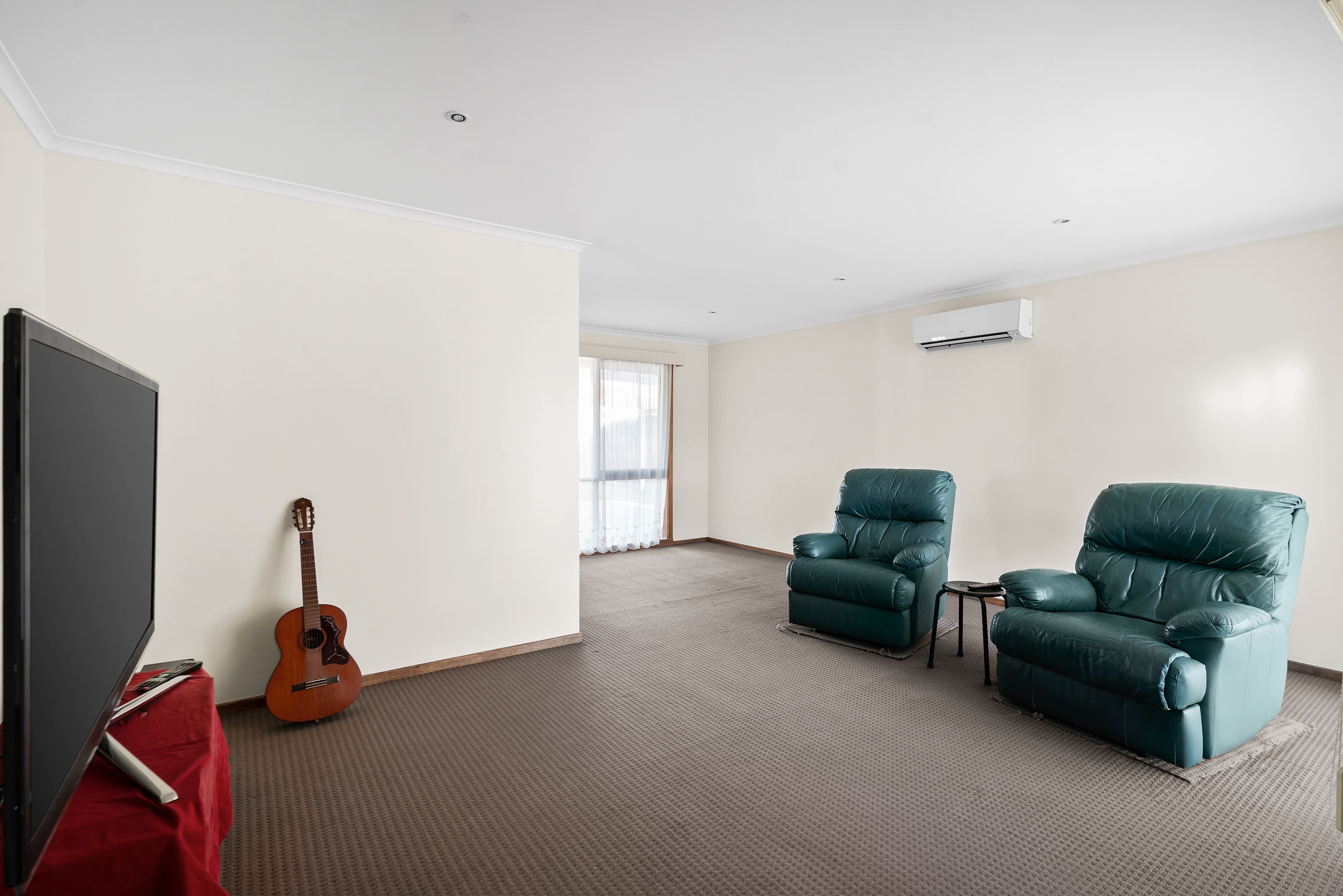 28 Oakdene Grove South, Altona Meadows VIC 3028, Altona Meadows - Thumbnail 5