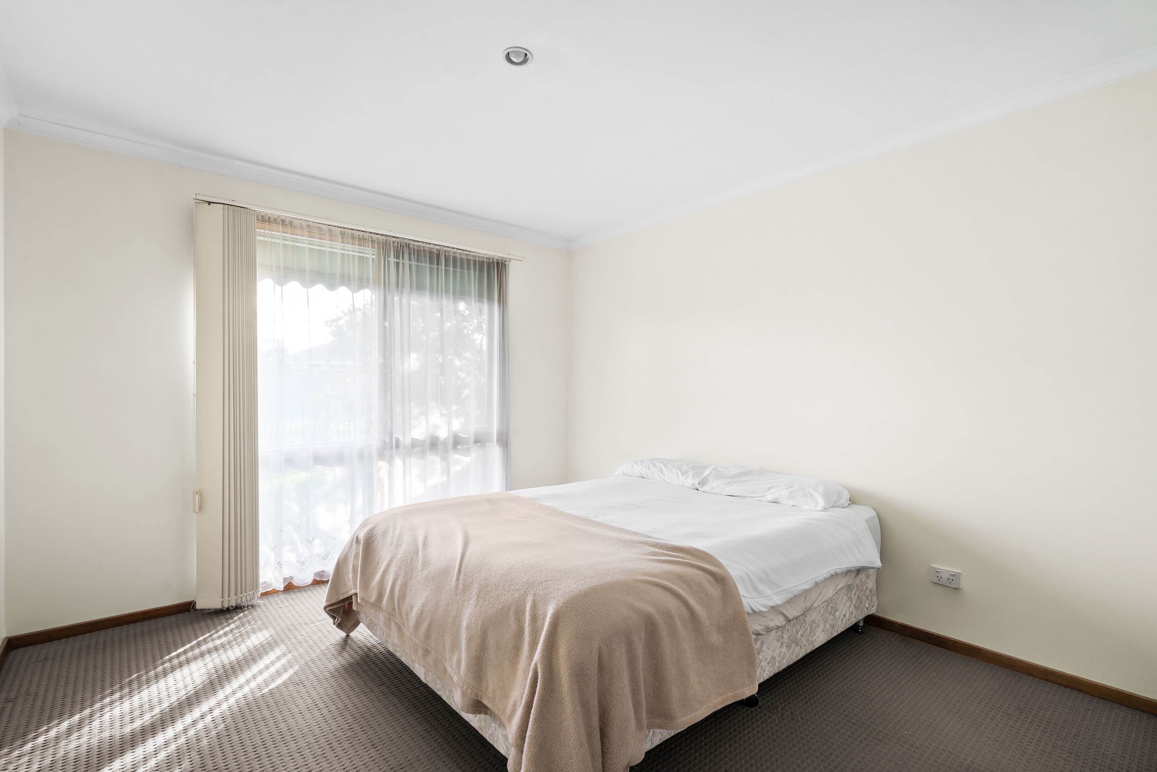 28 Oakdene Grove South, Altona Meadows VIC 3028, Altona Meadows - Thumbnail 7