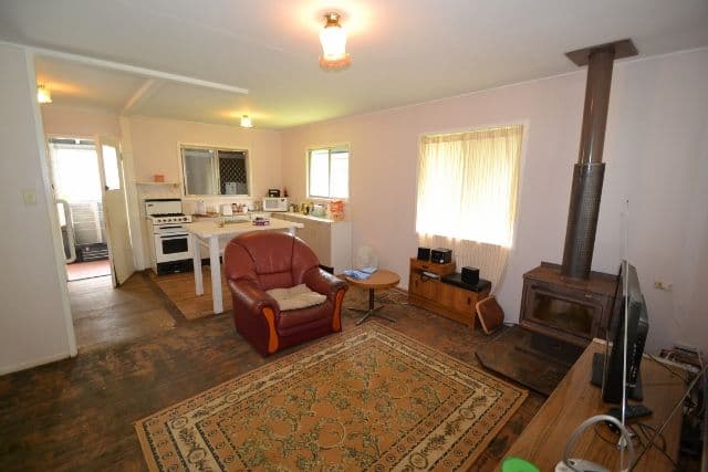 1 Katherine Street, BEERWAH QLD 4519, Beerwah - Thumbnail 4