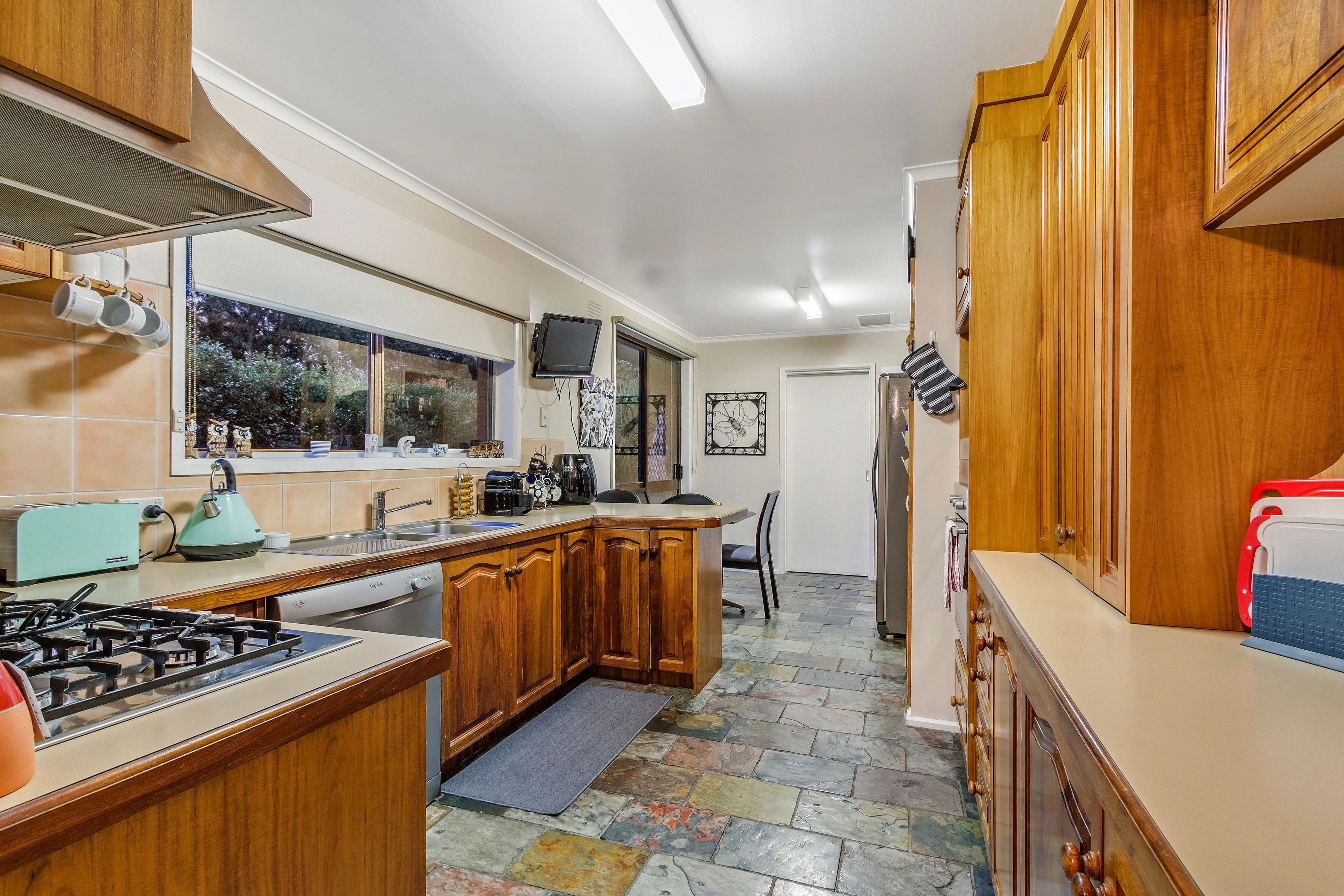 3 Giselle Court, Frankston VIC 3199, Frankston - Thumbnail 2