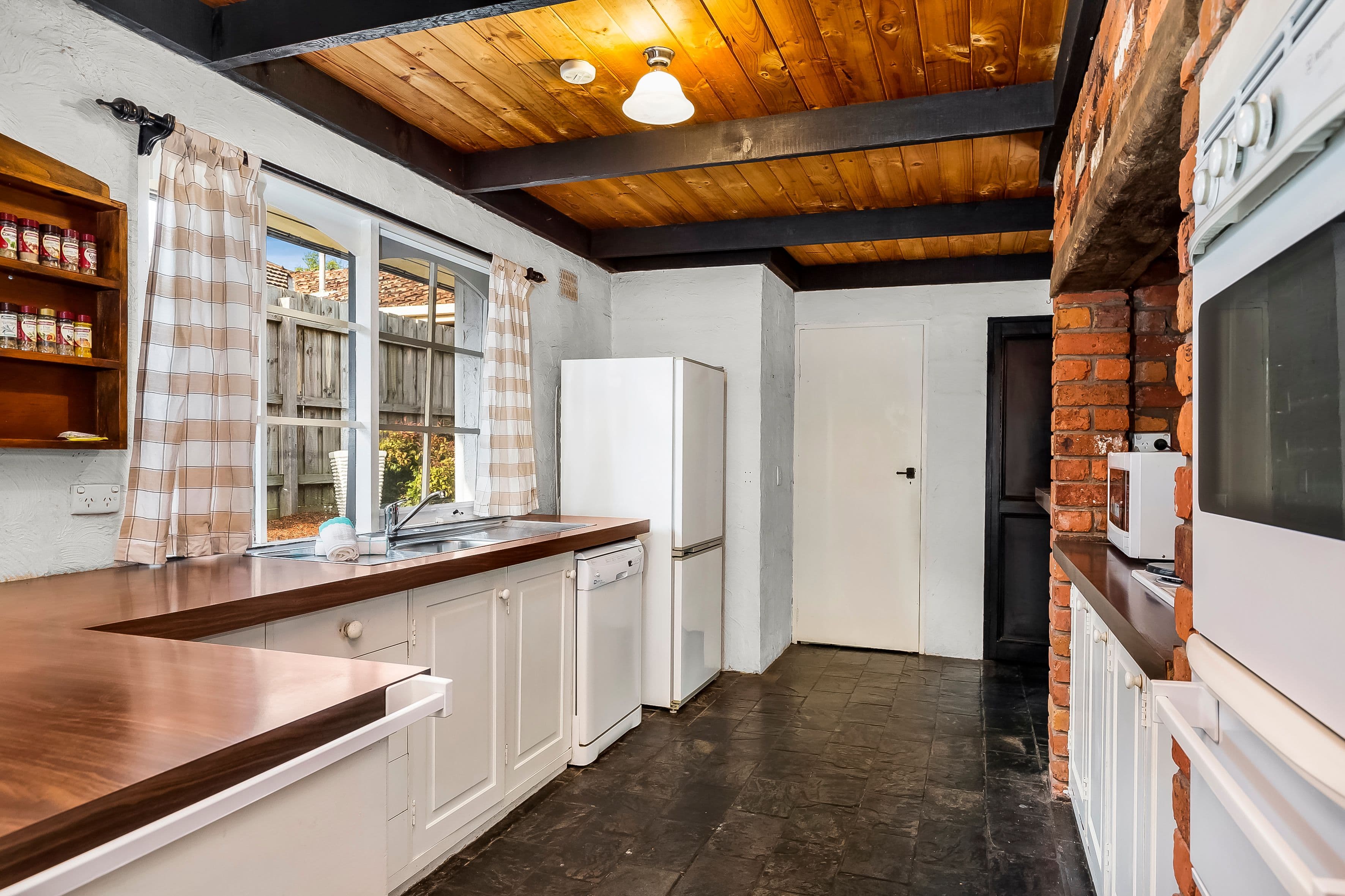 31 Earlwood Drive, Wheelers Hill VIC 3150, Wheelers Hill - Thumbnail 2