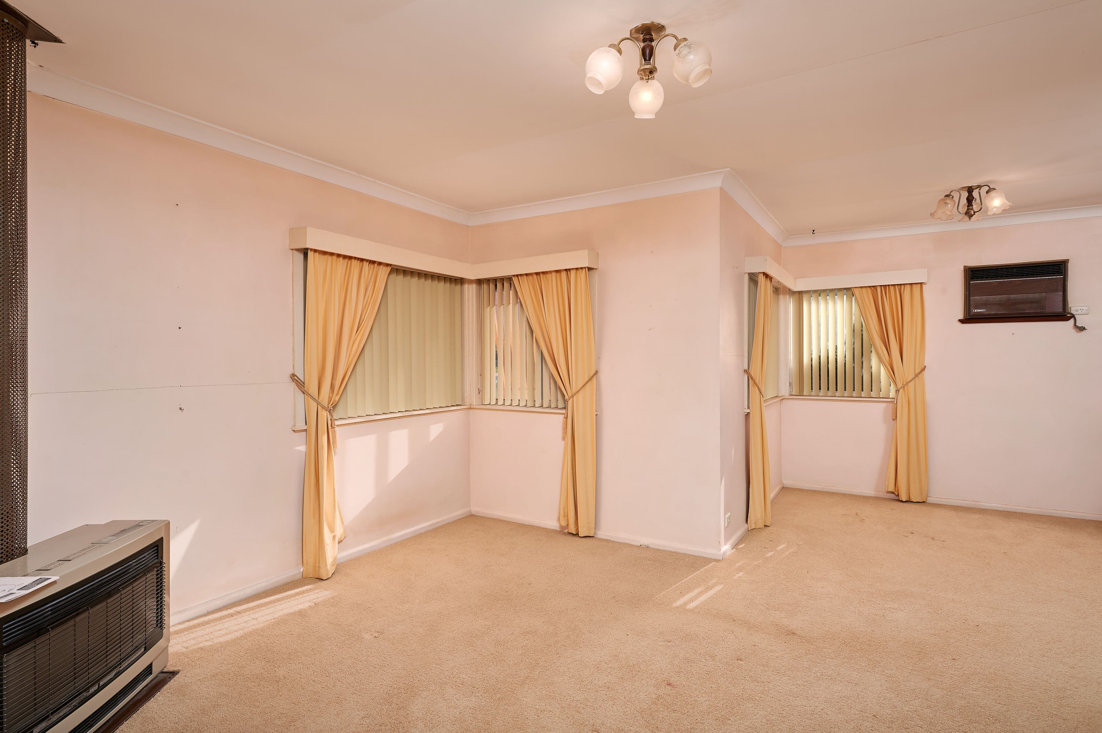 64 Commins Street, Junee - Thumbnail 2