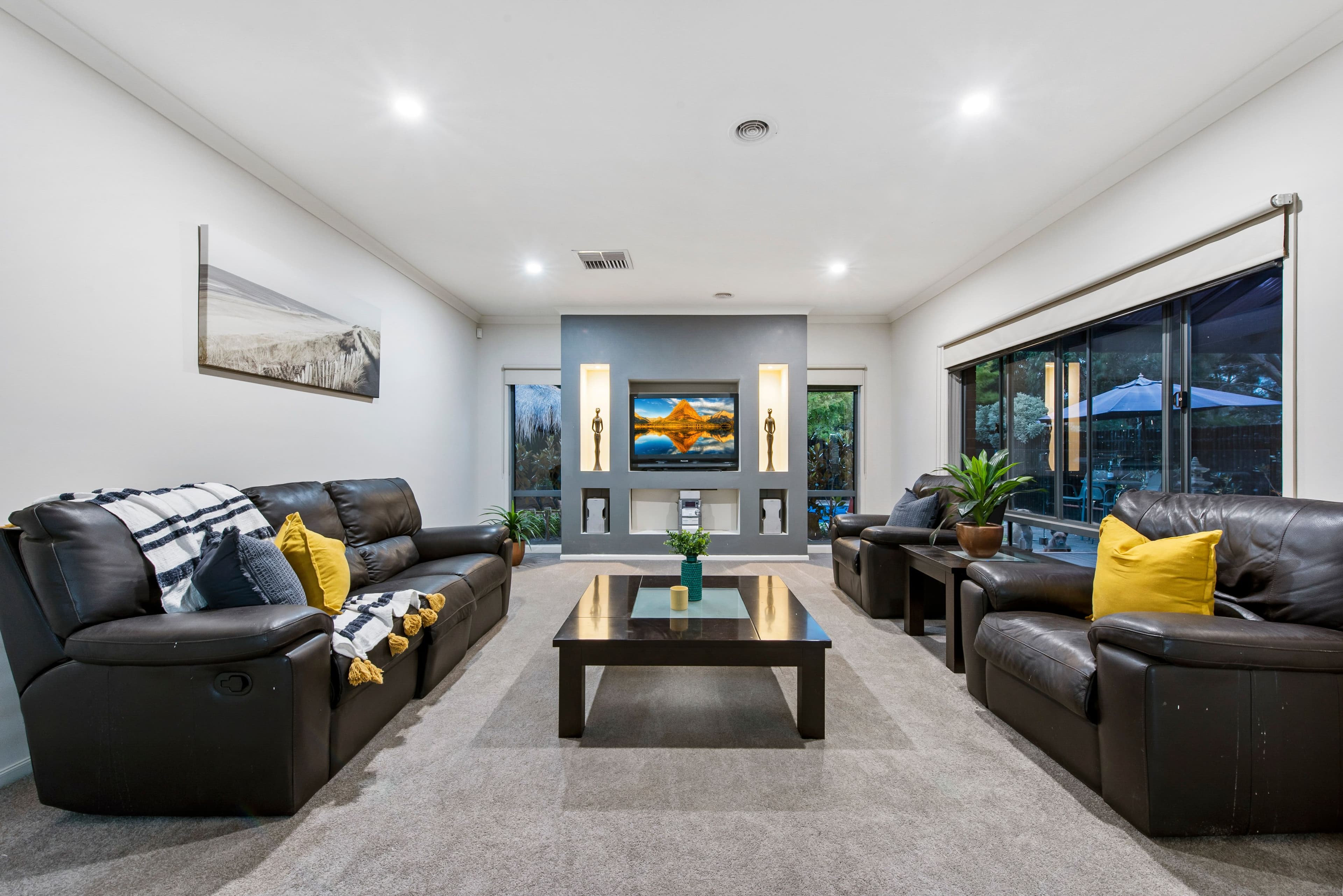 8 Garnet Way, Taylors Hill VIC 3037, Taylors Hill - Thumbnail 2
