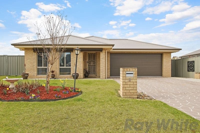9 Oxford Drive, Thurgoona - Image 1