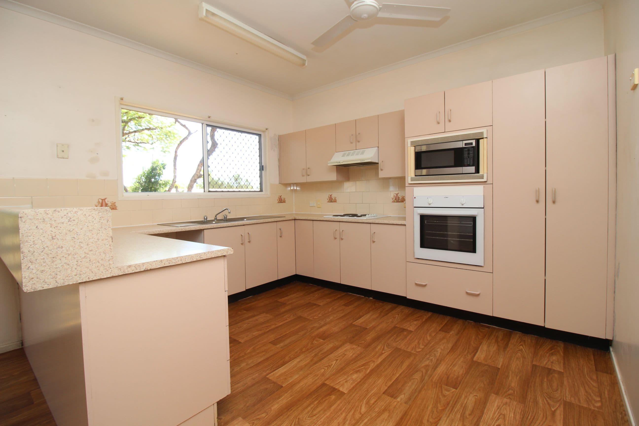 8 Fysh Street, Emerald QLD 4720, Emerald - Thumbnail 3